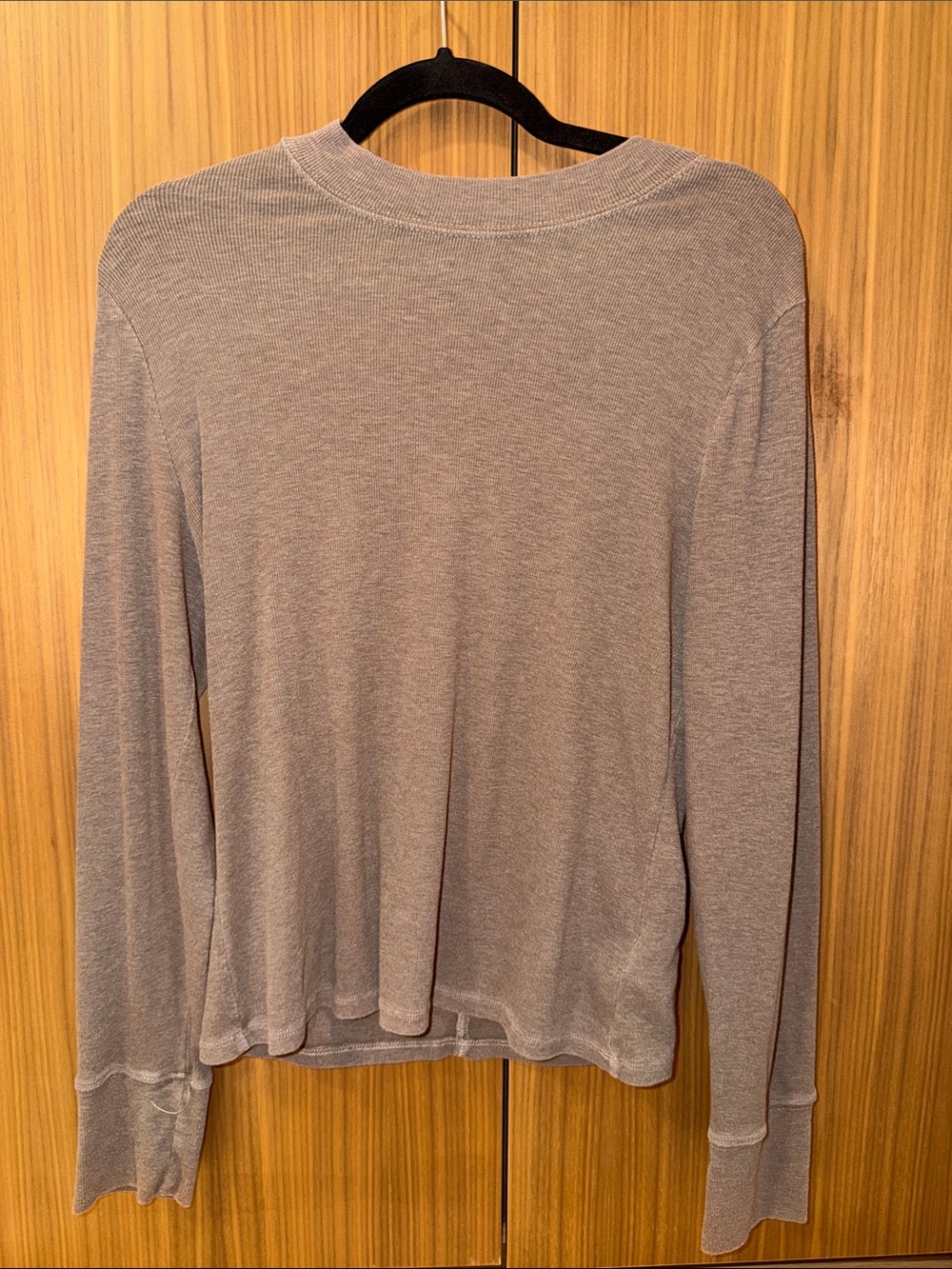 Lightweight Long-Sleeve Tee in Brown/Grey